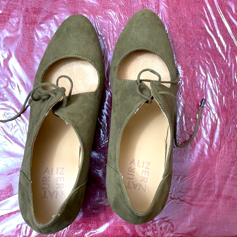 Naturalizer Shoes Size 8 in Olive Colour